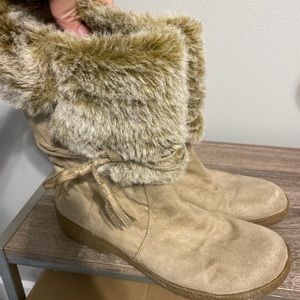 Cute tan fur trim ankle boots